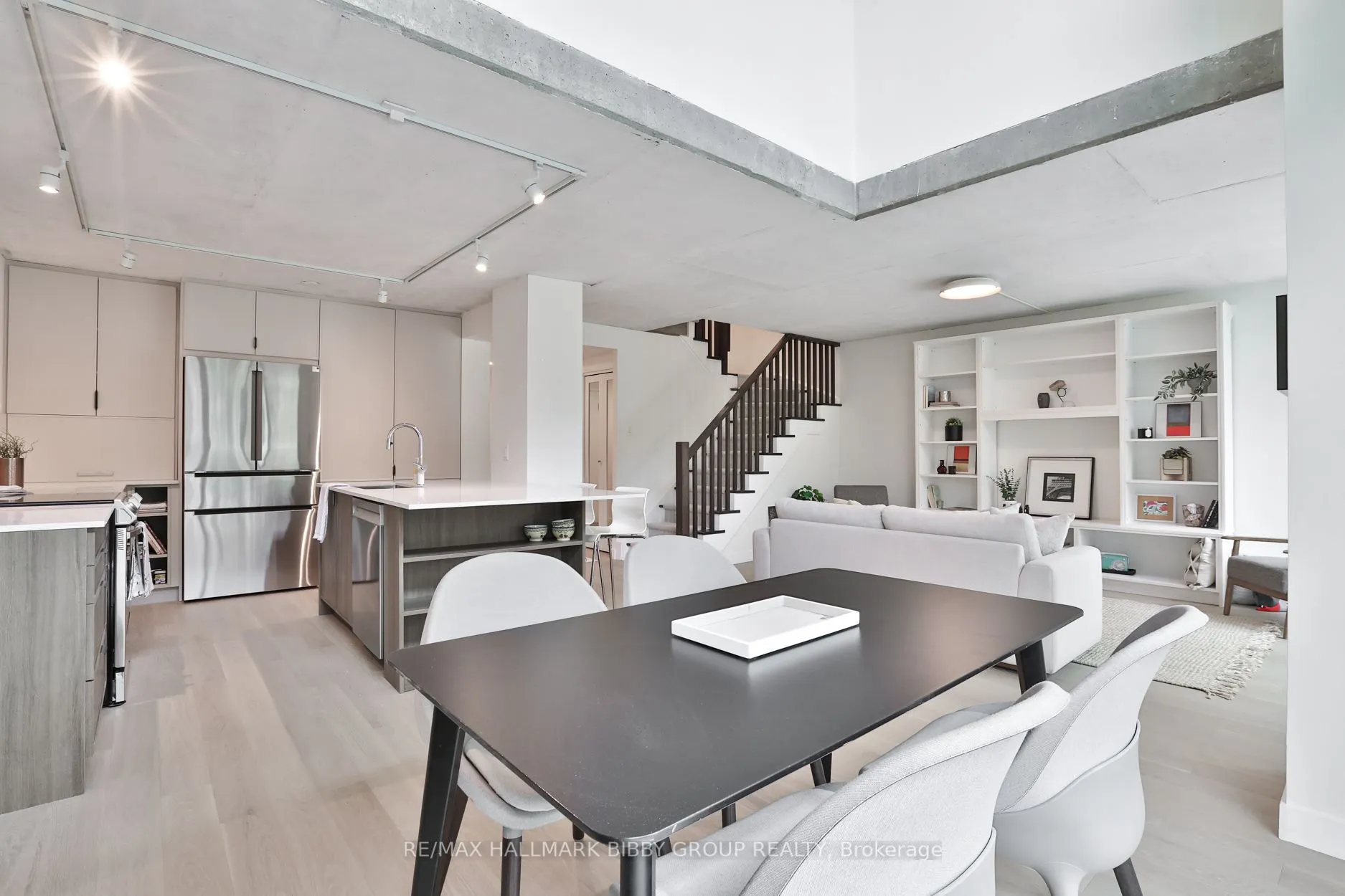 954 King Street W, #330