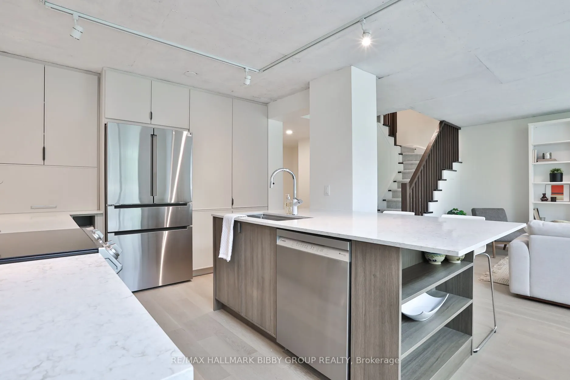 954 King Street W, #330