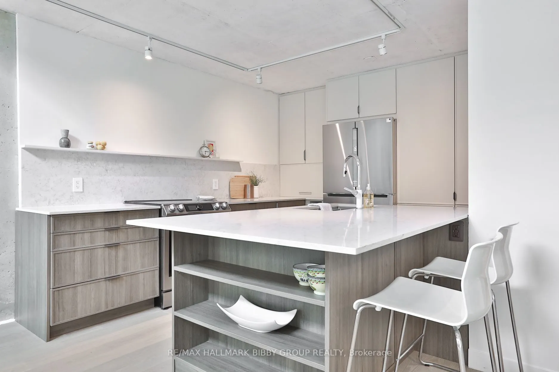 954 King Street W, #330