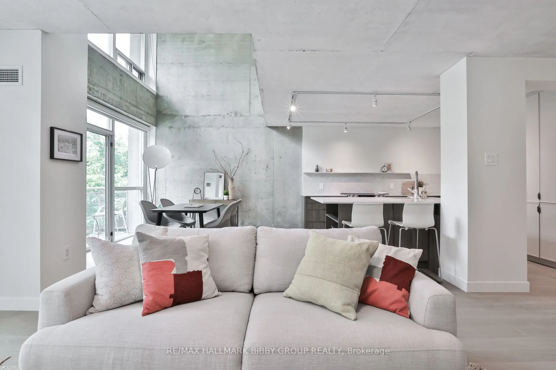 954 King Street W, #330