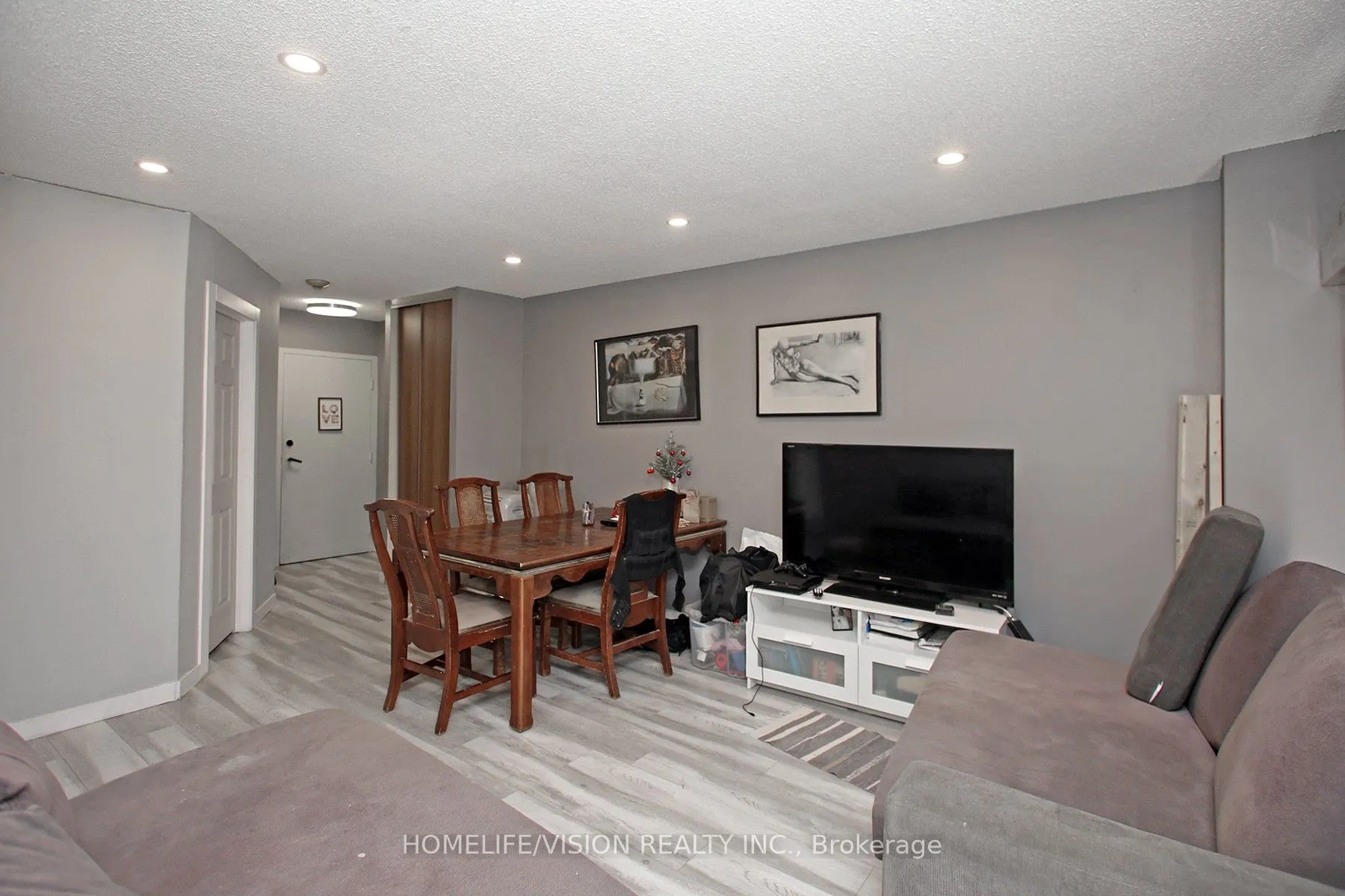 1690 Victoria Park Avenue, #205