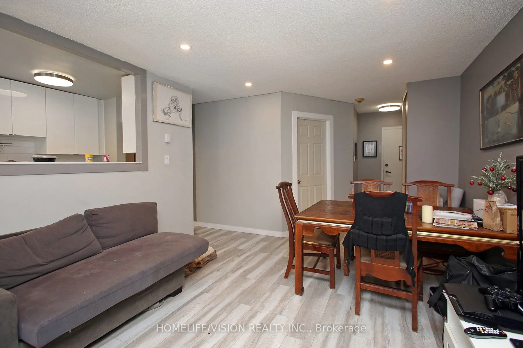 1690 Victoria Park Avenue, #205