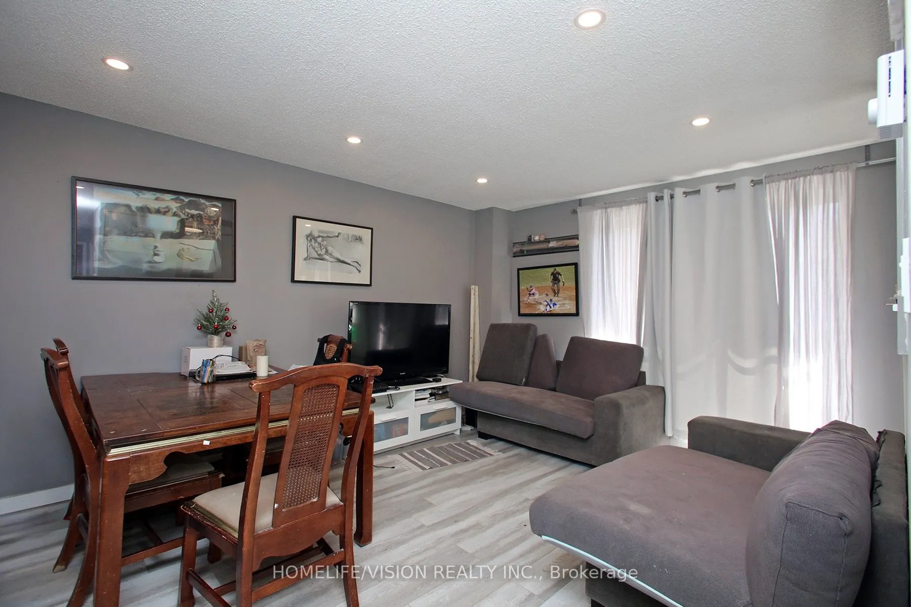 1690 Victoria Park Avenue, #205