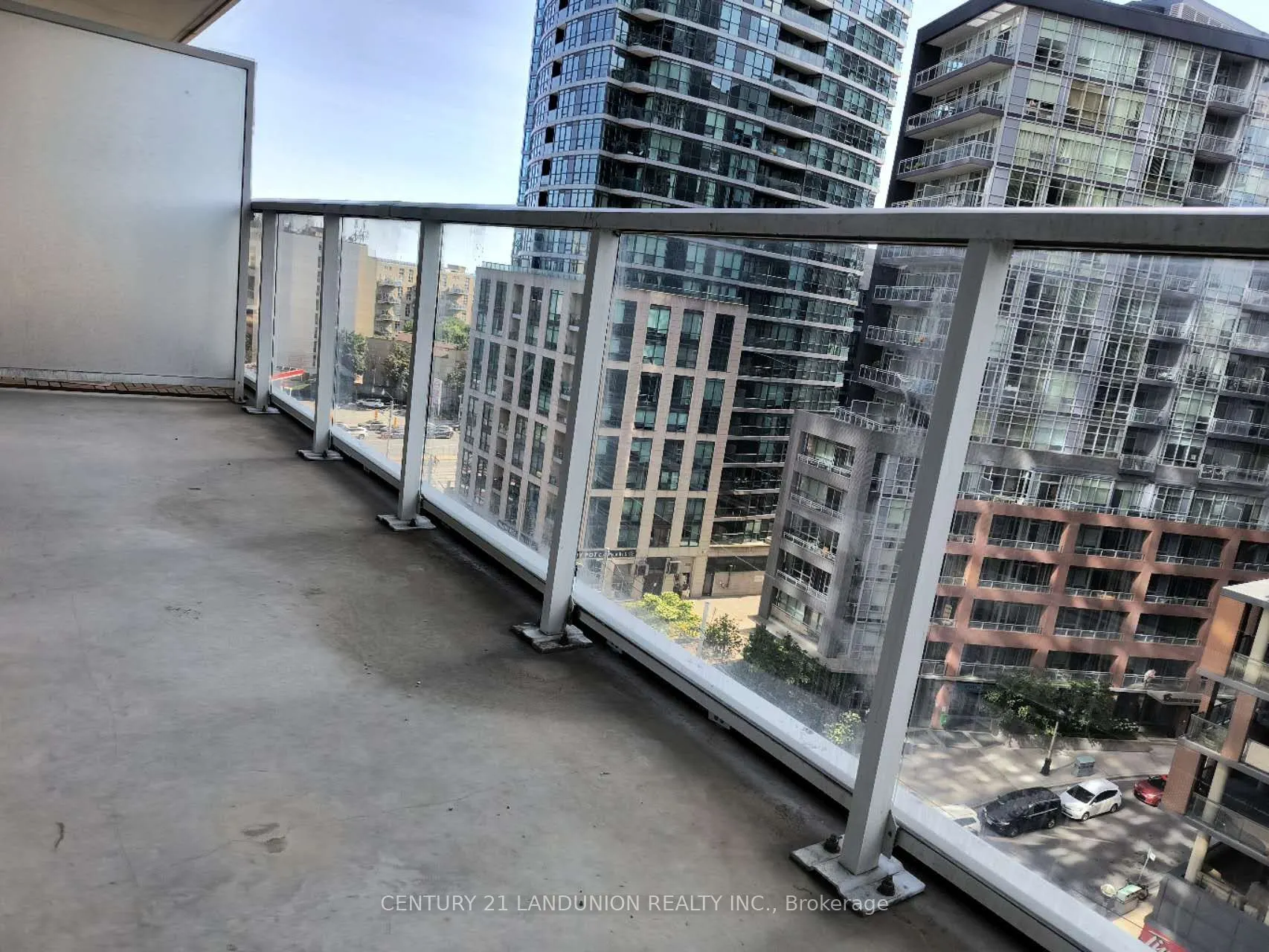 19 Bathurst Street, #902
