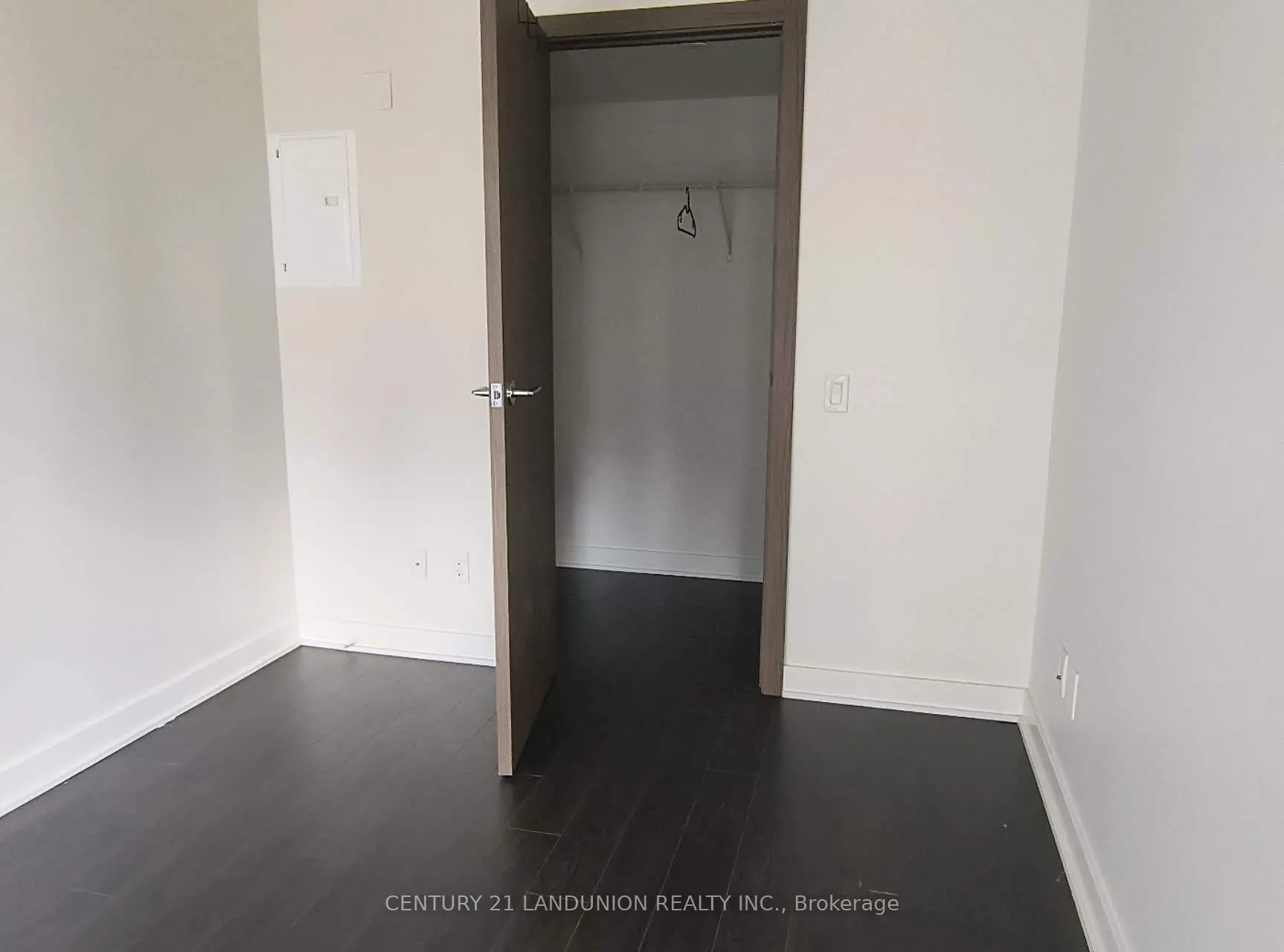 19 Bathurst Street, #902