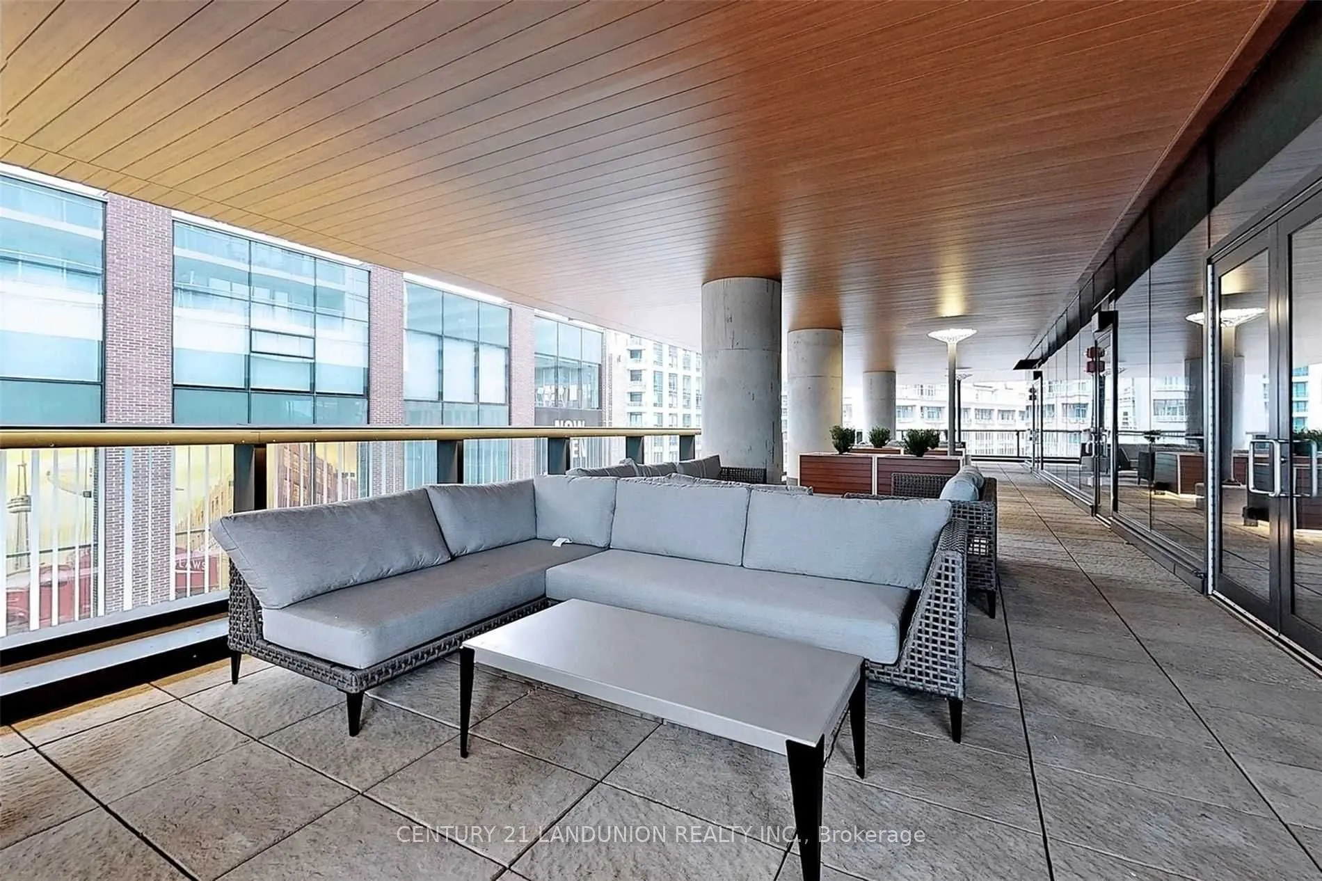 19 Bathurst Street, #902