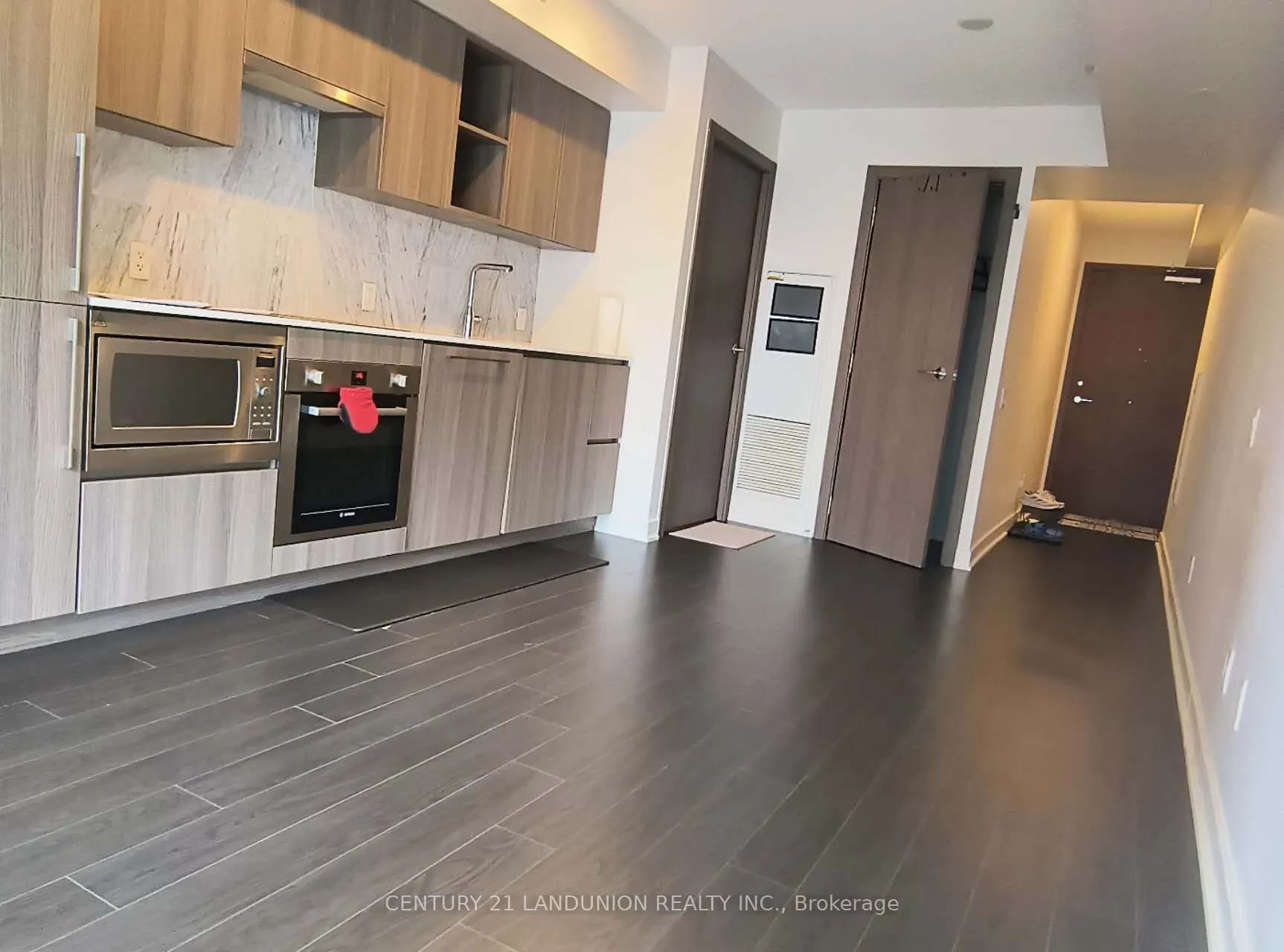 19 Bathurst Street, #902