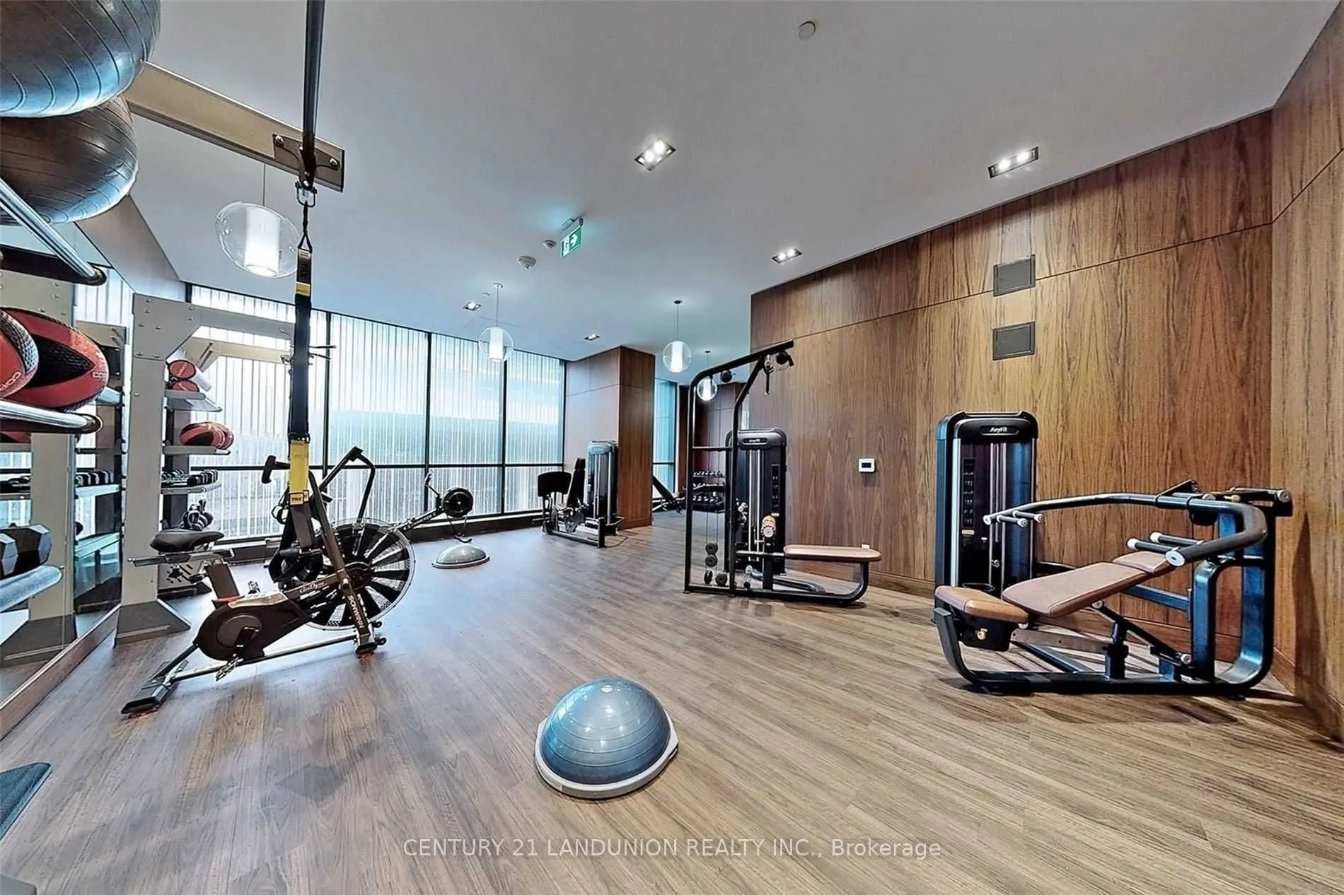 19 Bathurst Street, #902