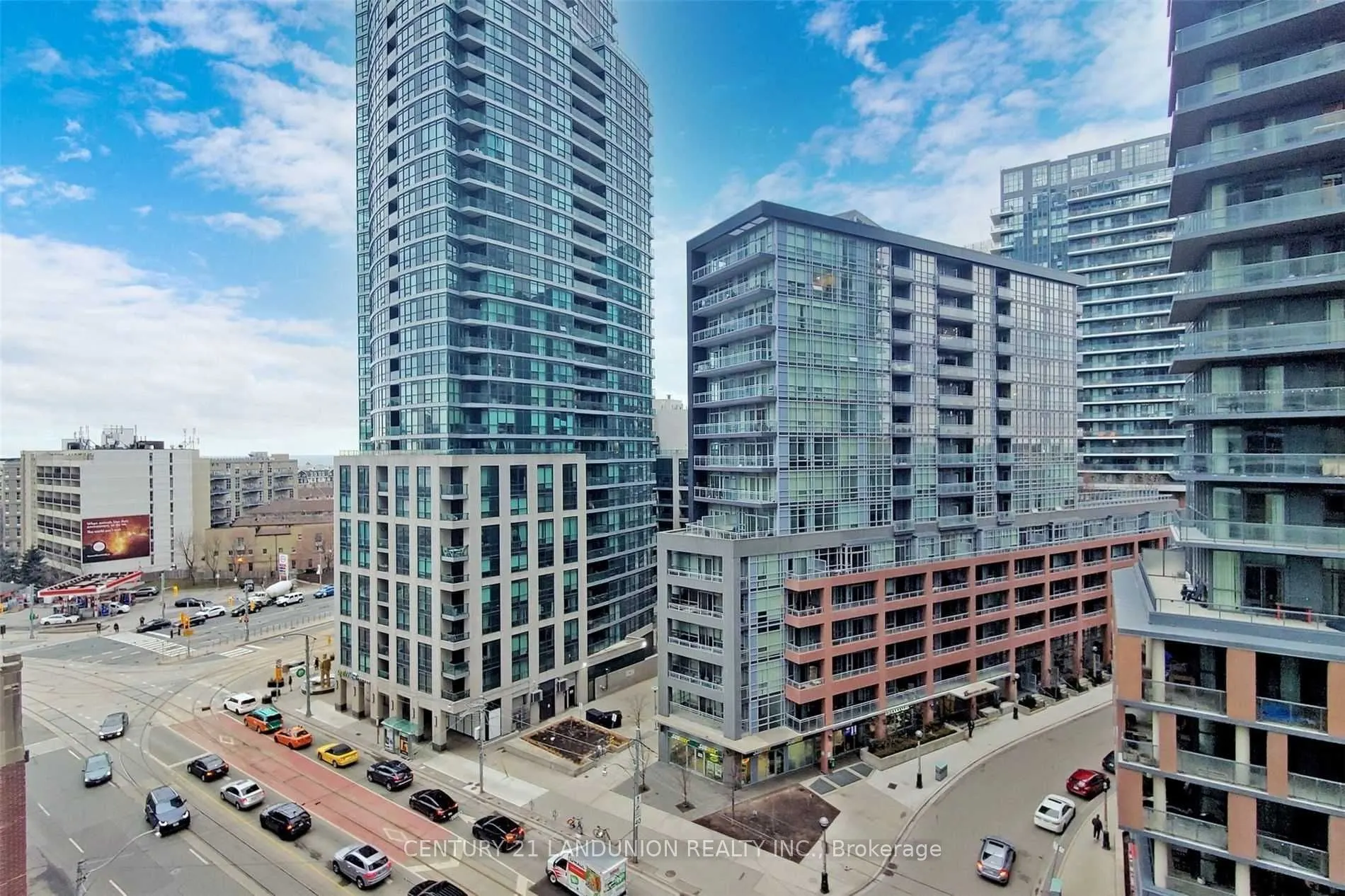 19 Bathurst Street, #902