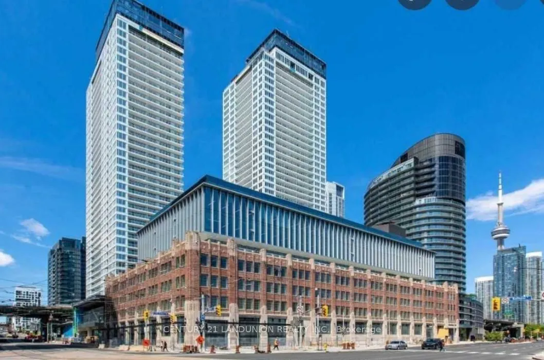 19 Bathurst Street, #902