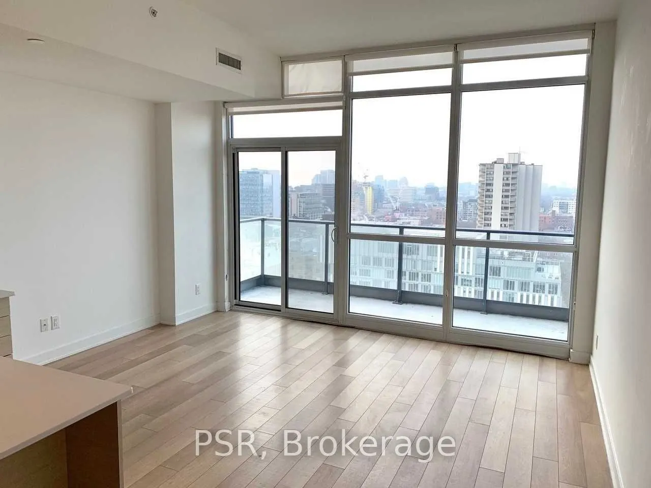 210 Simcoe Street, #1904