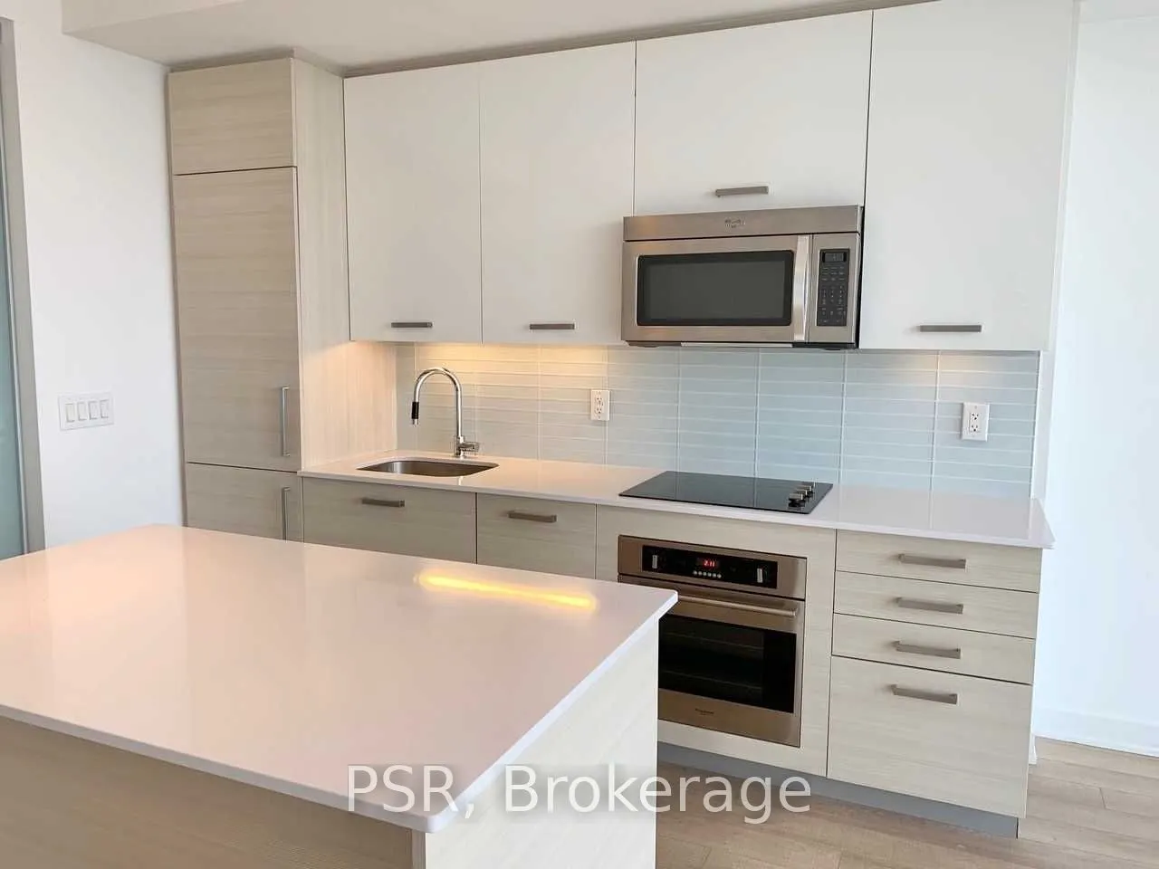 210 Simcoe Street, #1904