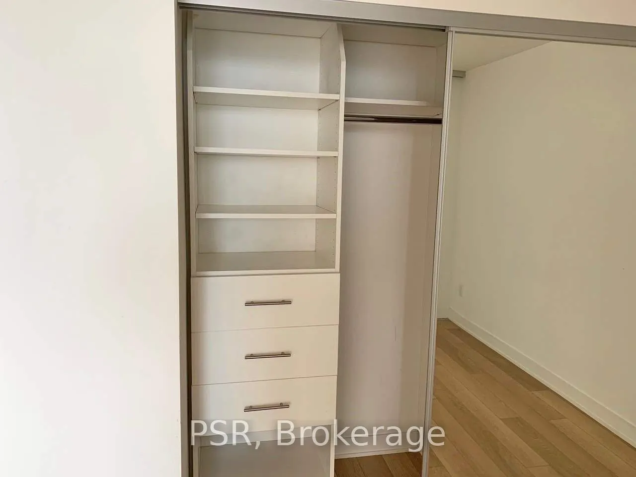 210 Simcoe Street, #1904