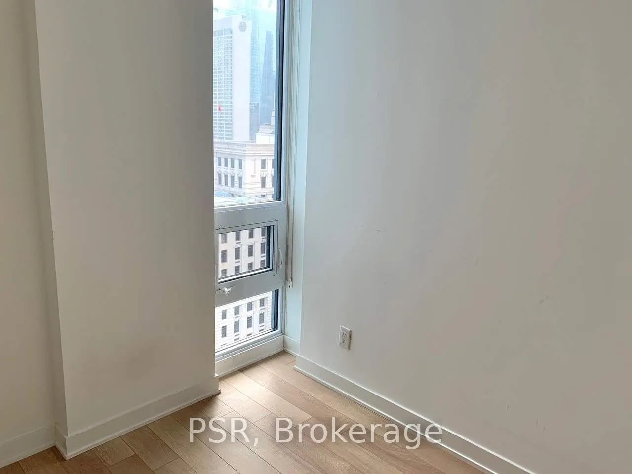 210 Simcoe Street, #1904