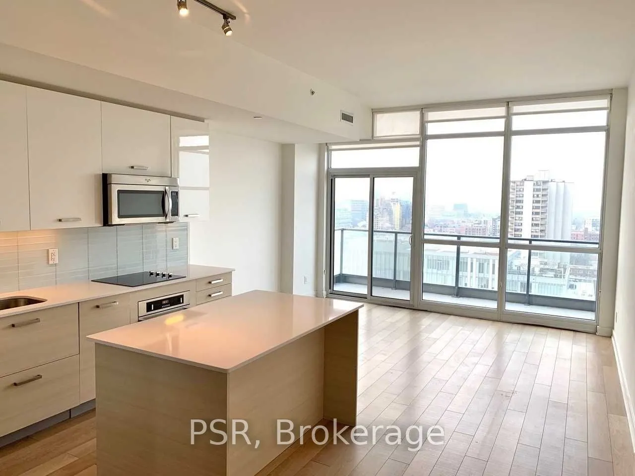 210 Simcoe Street, #1904