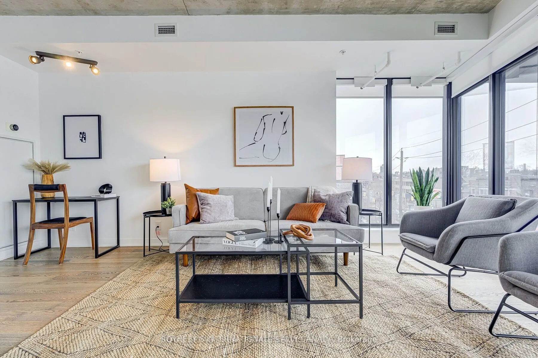 1239 Dundas Street W, #404