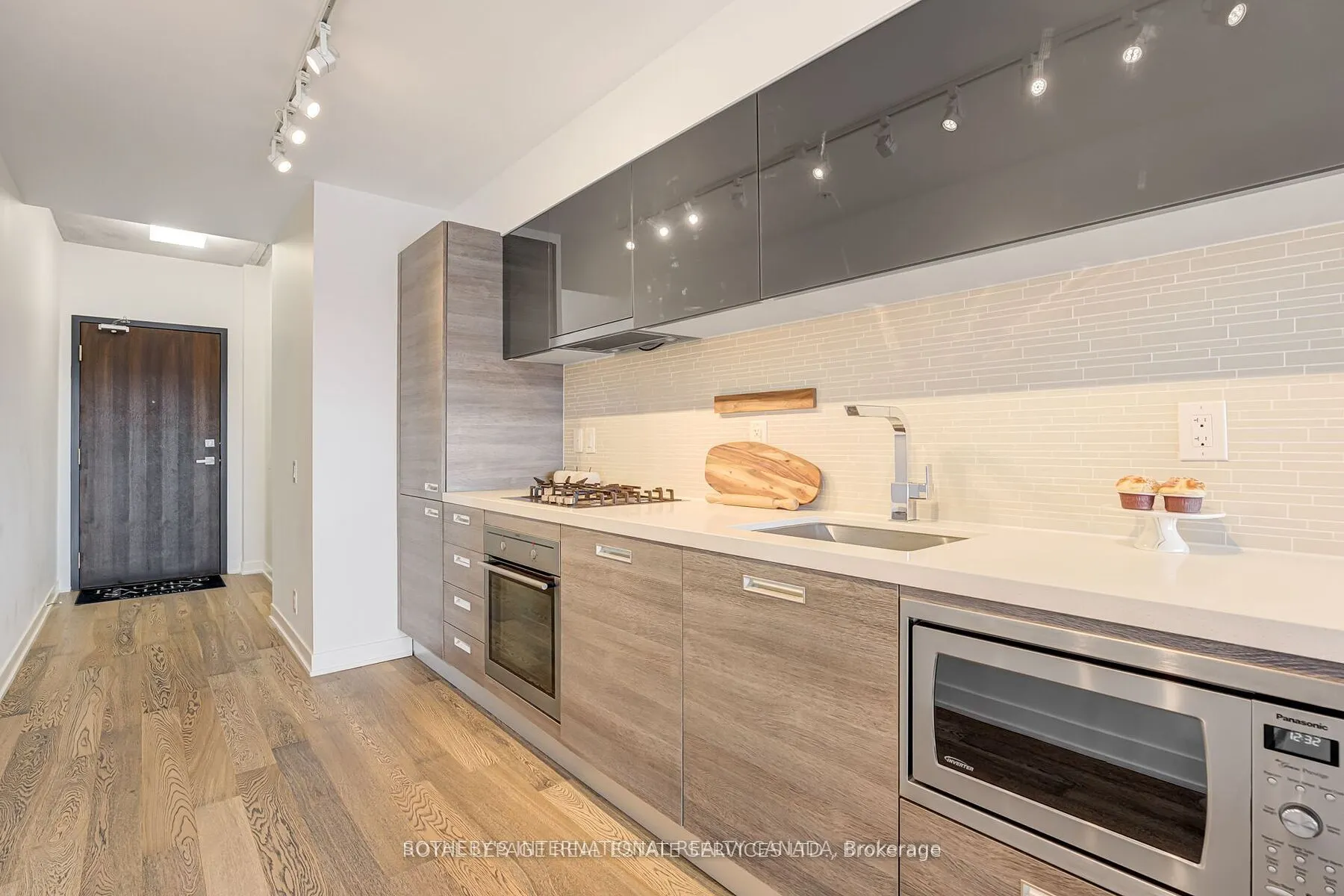 1239 Dundas Street W, #404
