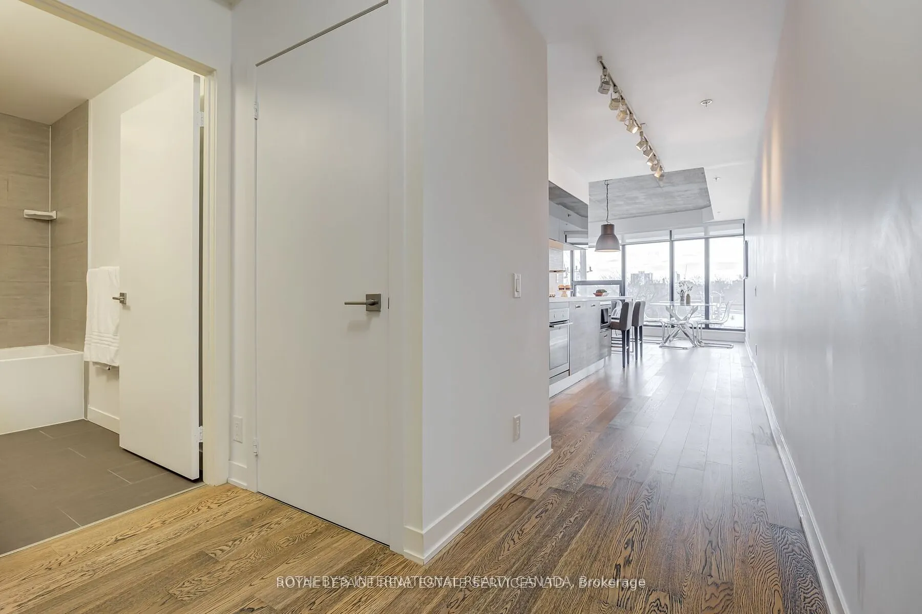 1239 Dundas Street W, #404