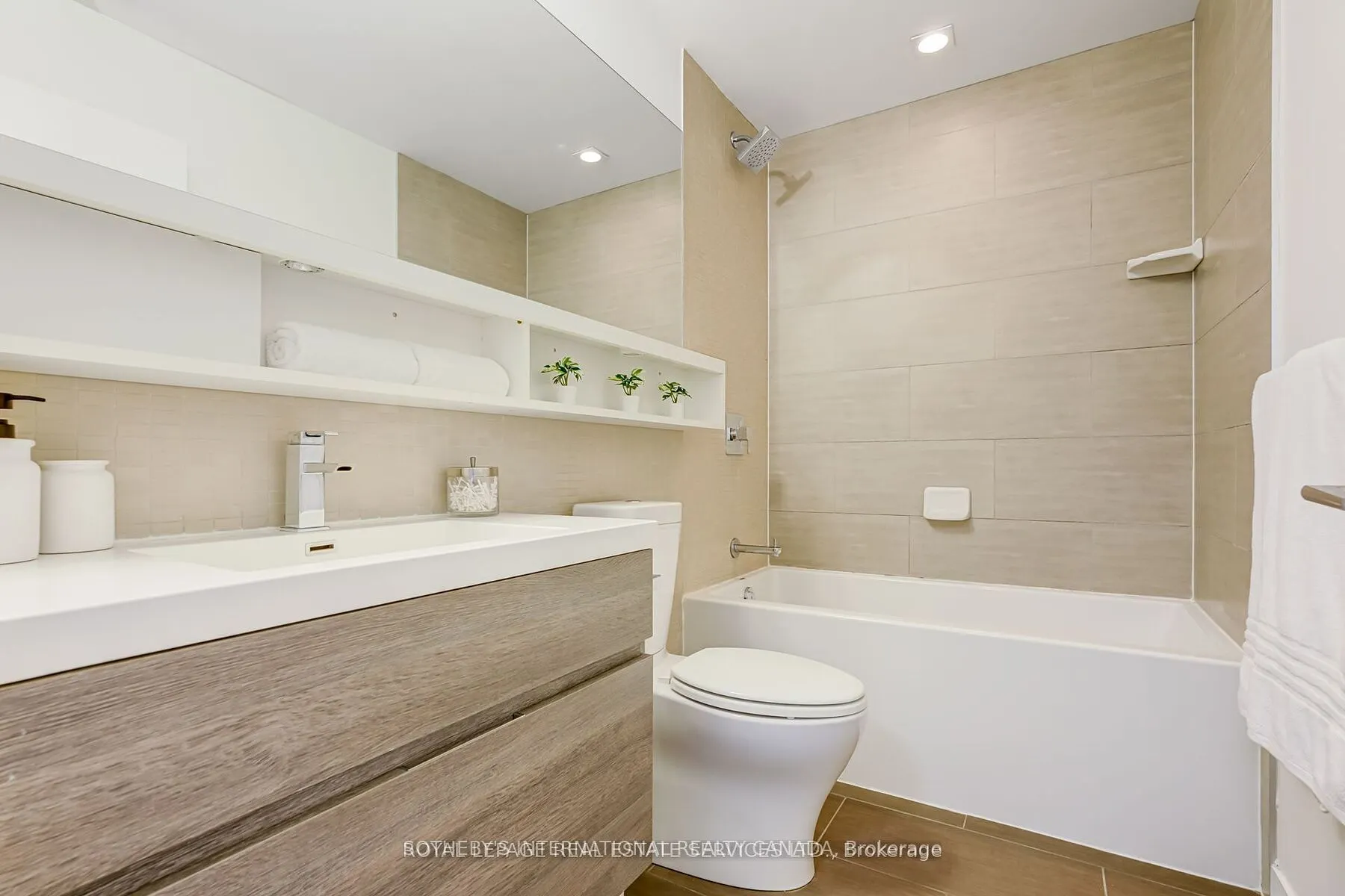 1239 Dundas Street W, #404