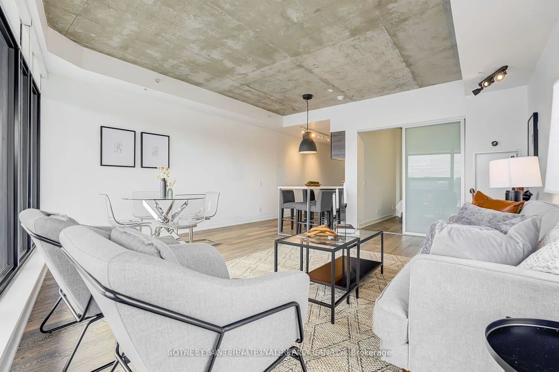 1239 Dundas Street W, #404