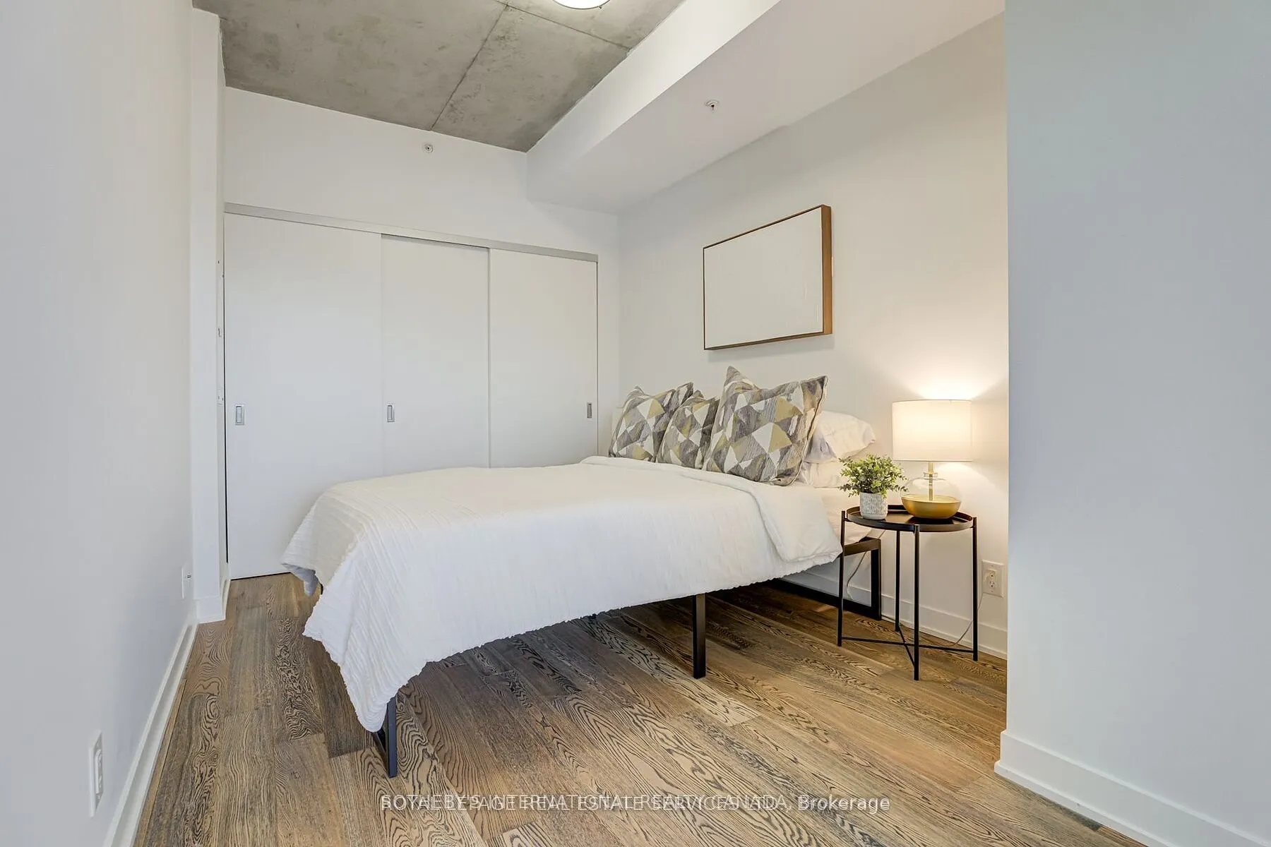 1239 Dundas Street W, #404