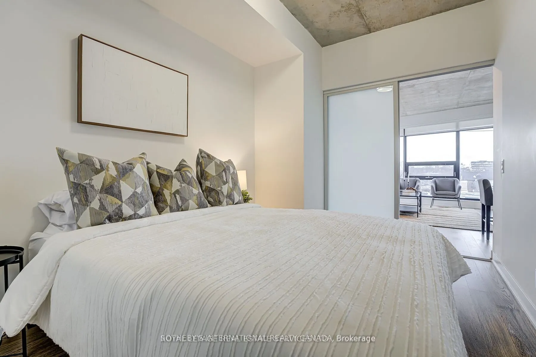 1239 Dundas Street W, #404