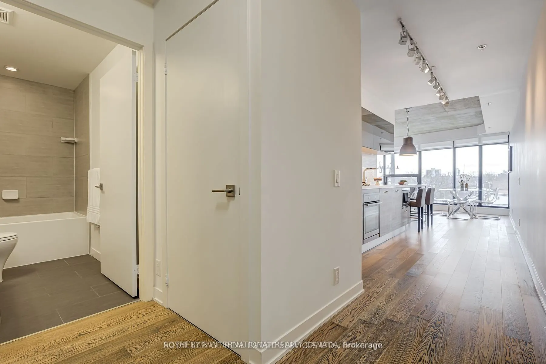 1239 Dundas Street W, #404
