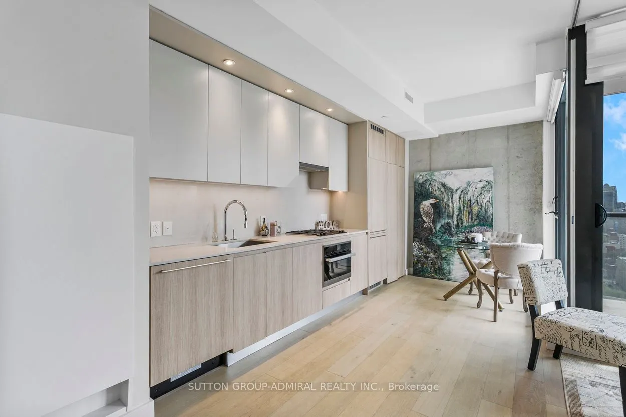 81 Wellesley Street E, #2104