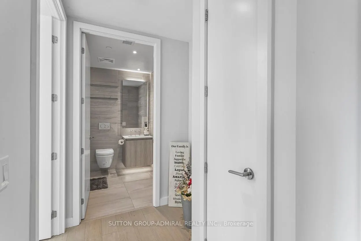 81 Wellesley Street E, #2104
