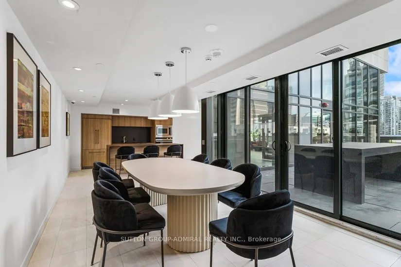 81 Wellesley Street E, #2104