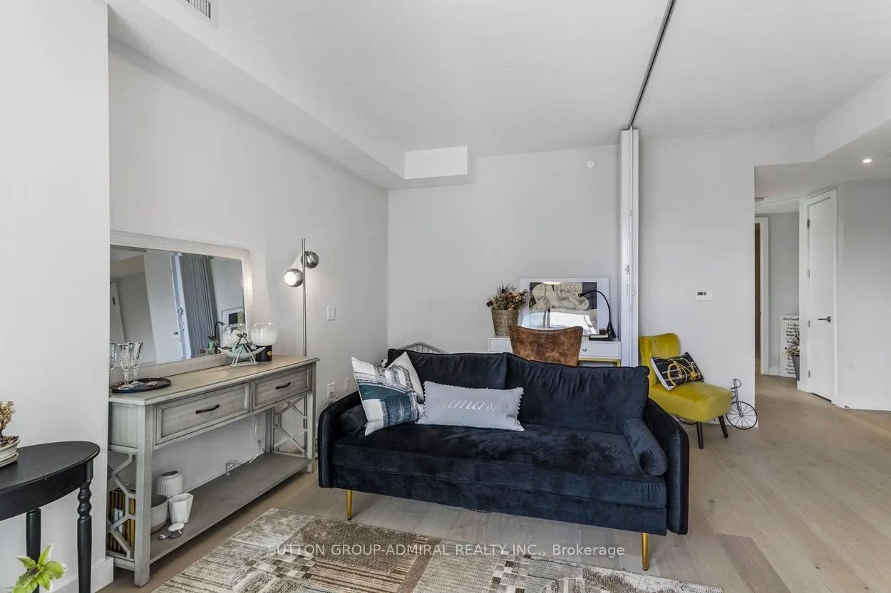81 Wellesley Street E, #2104