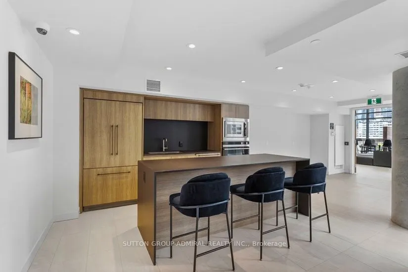 81 Wellesley Street E, #2104