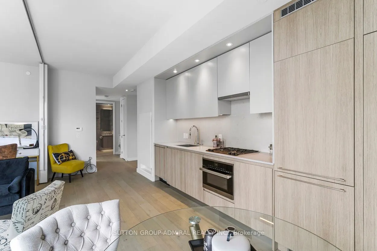 81 Wellesley Street E, #2104
