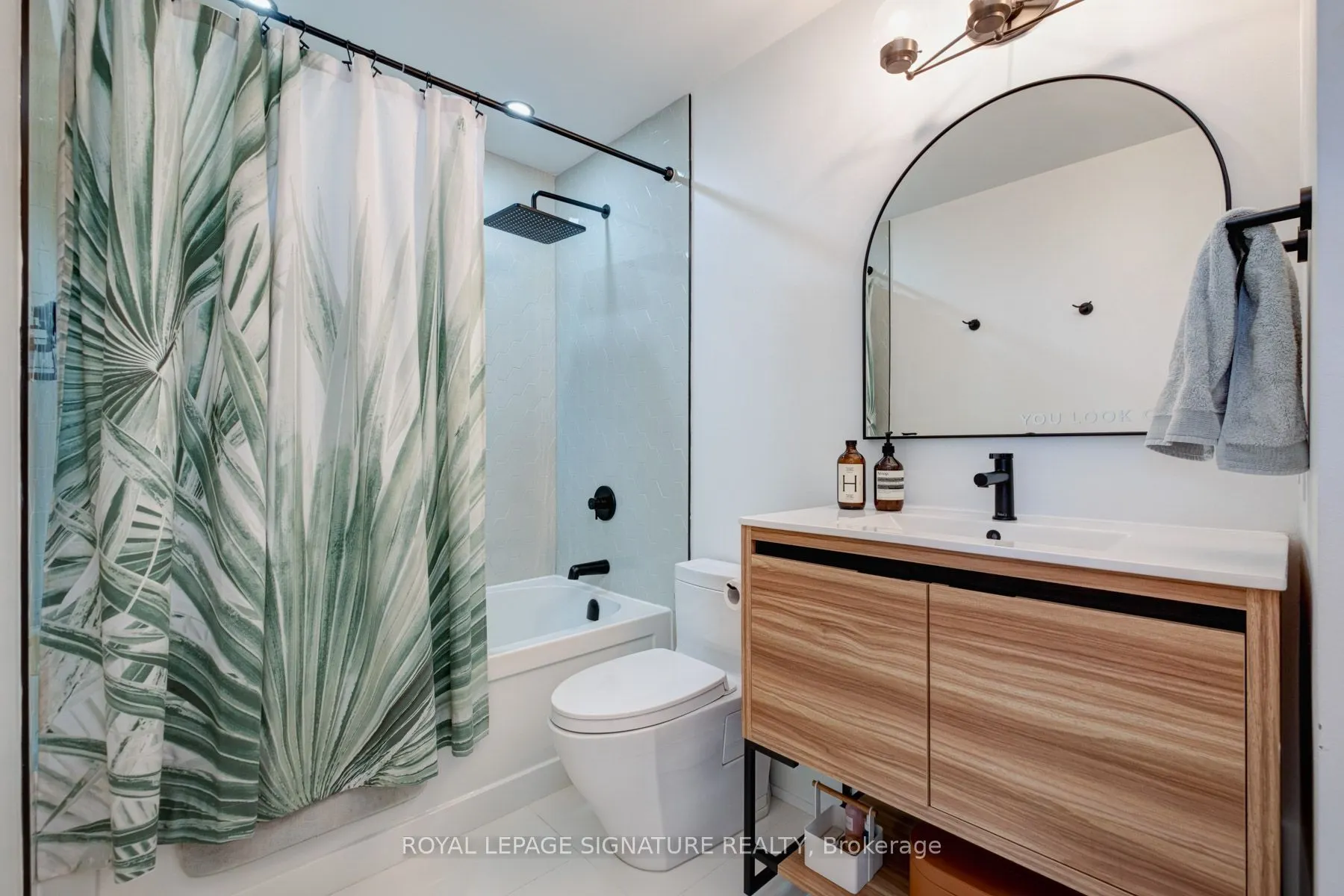 30 Roehampton Avenue, #906