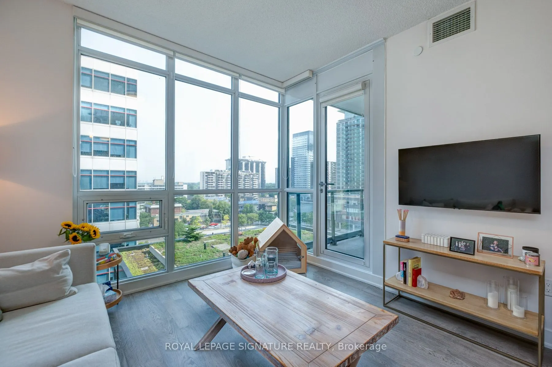 30 Roehampton Avenue, #906
