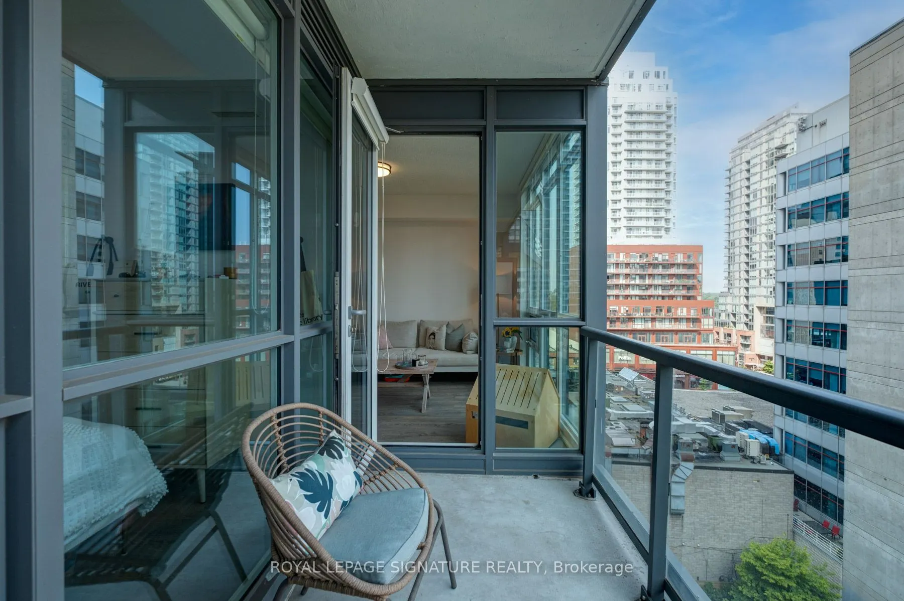 30 Roehampton Avenue, #906
