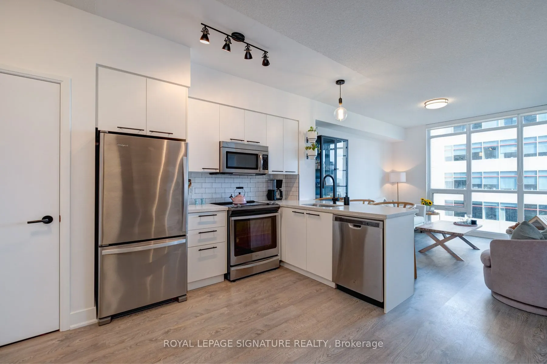 30 Roehampton Avenue, #906