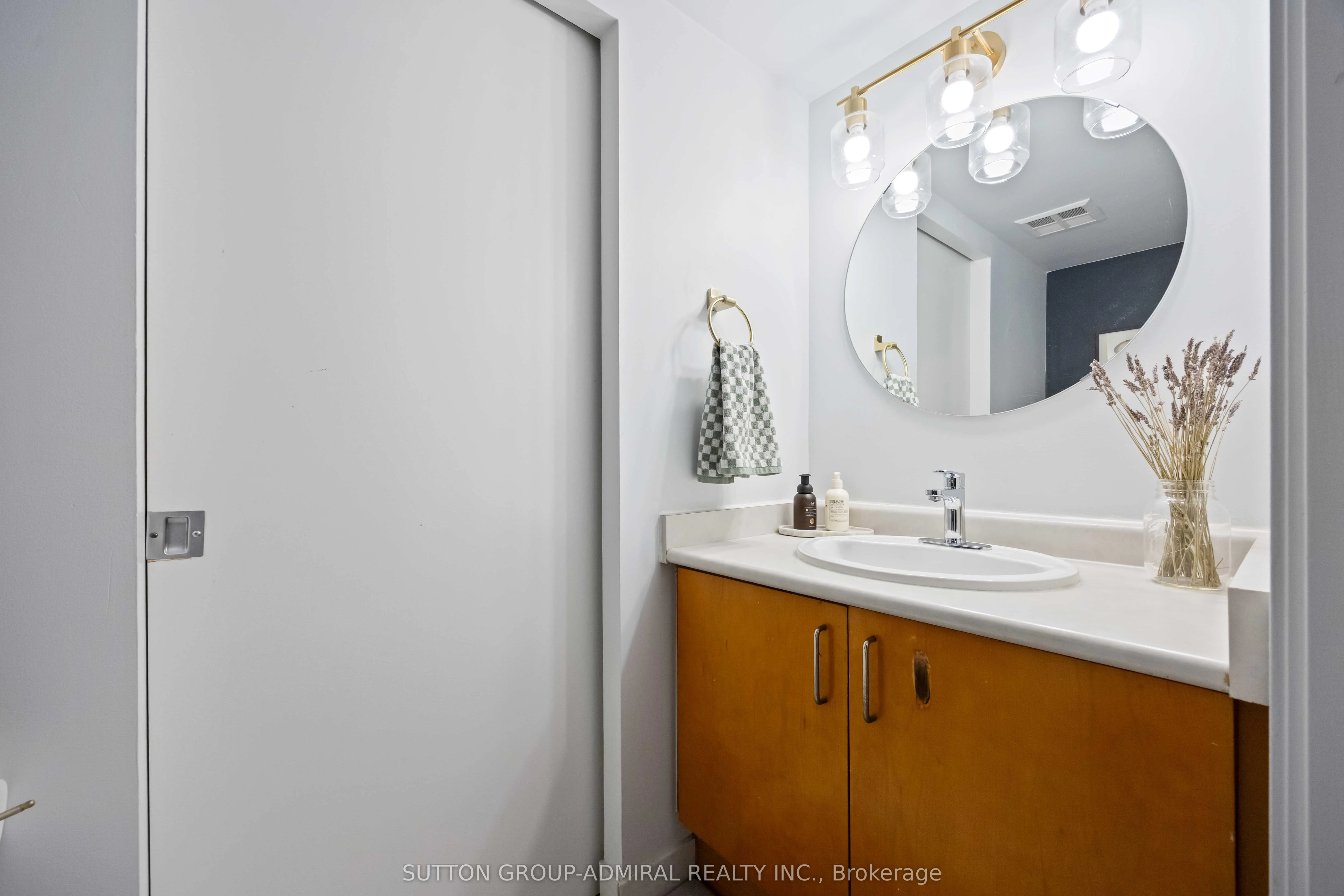 550 Queens Quay W, #726