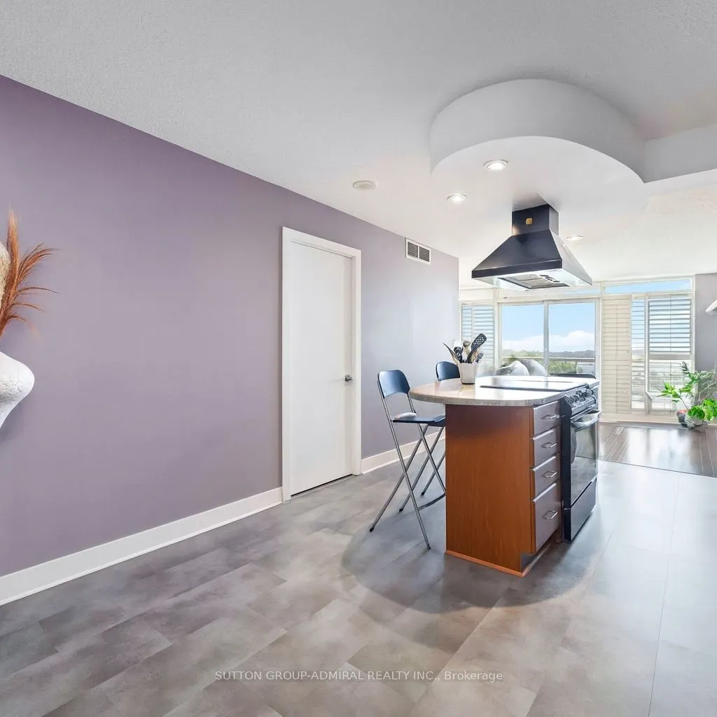 550 Queens Quay W, #726