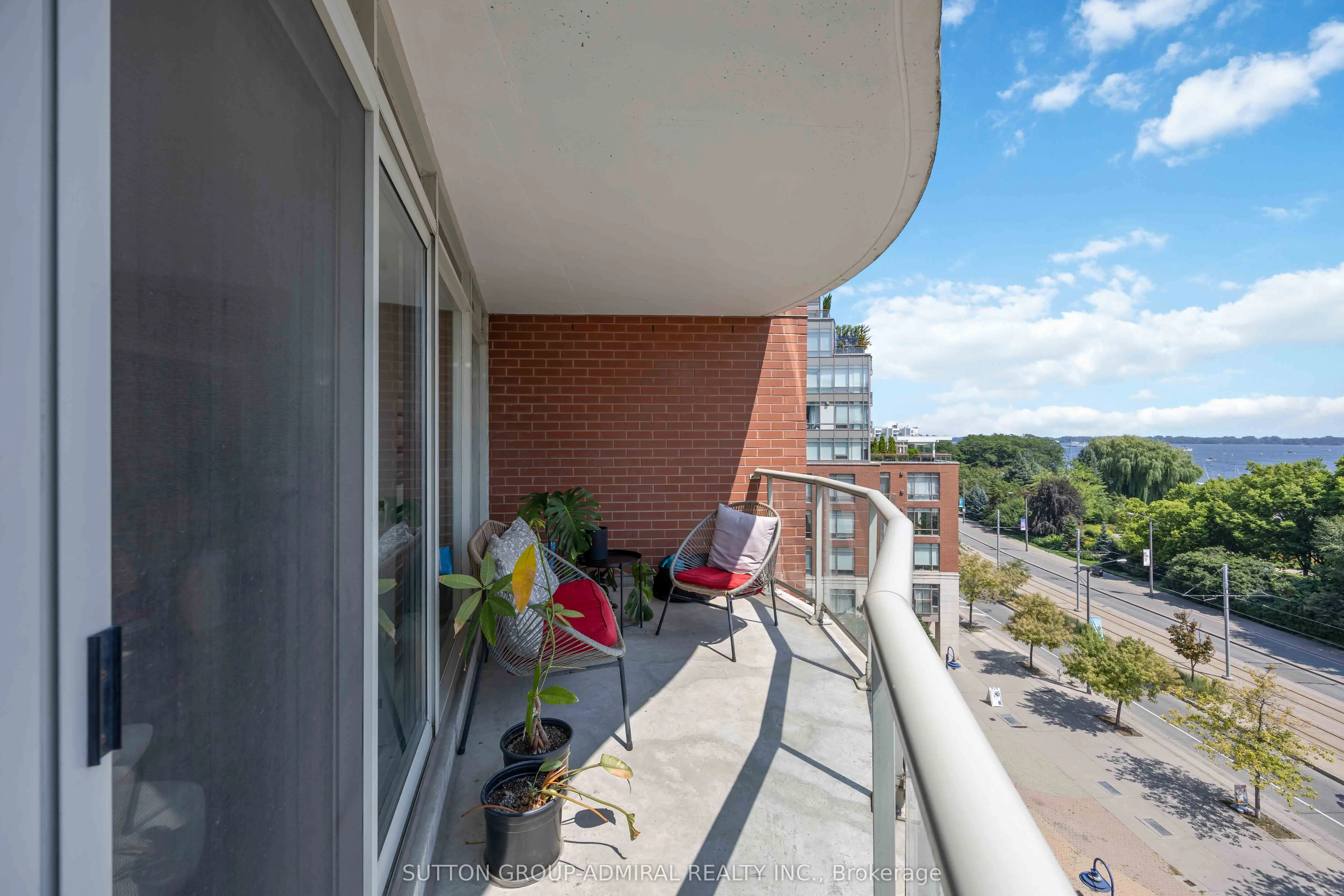 550 Queens Quay W, #726