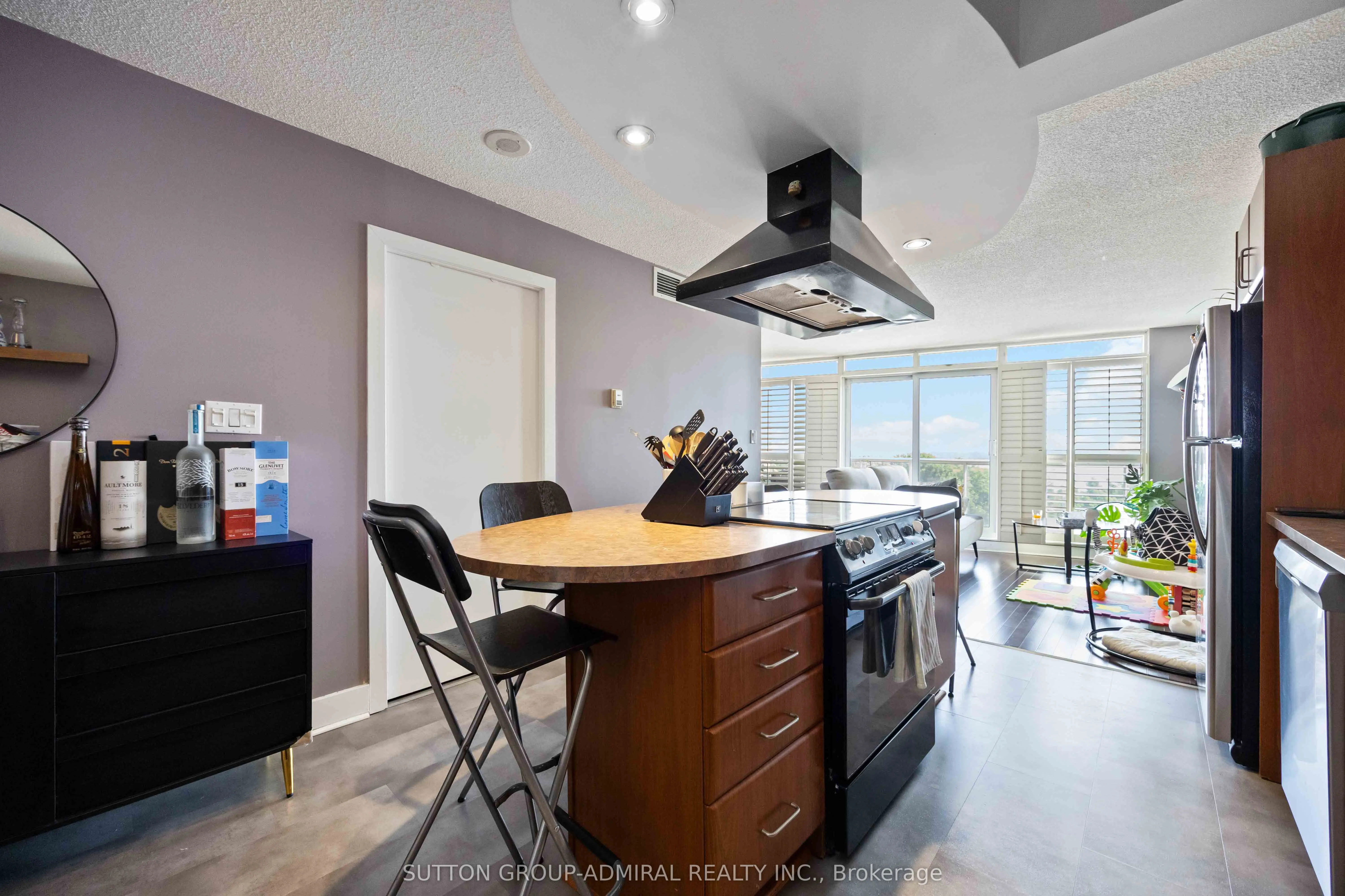 550 Queens Quay W, #726