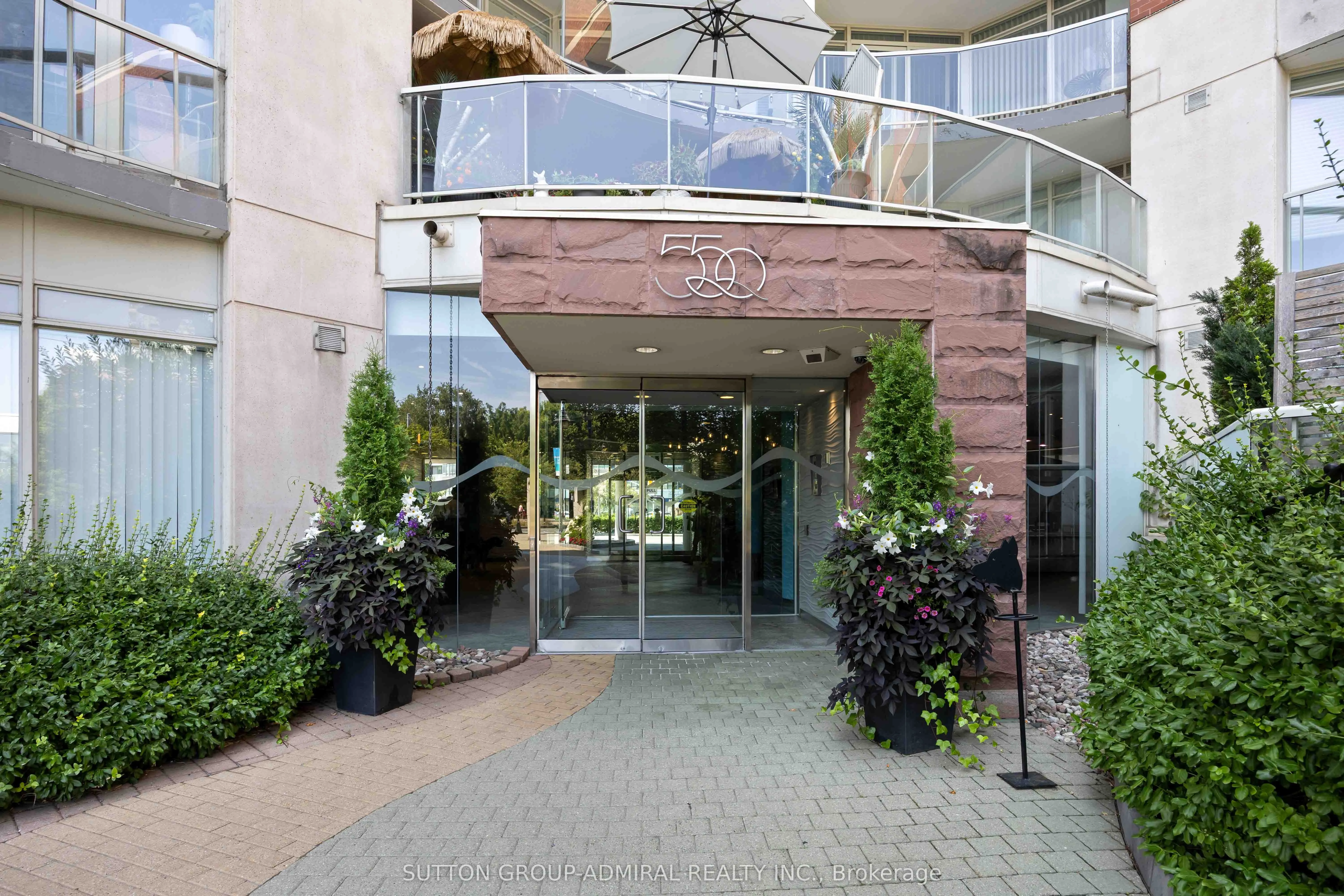 550 Queens Quay W, #726