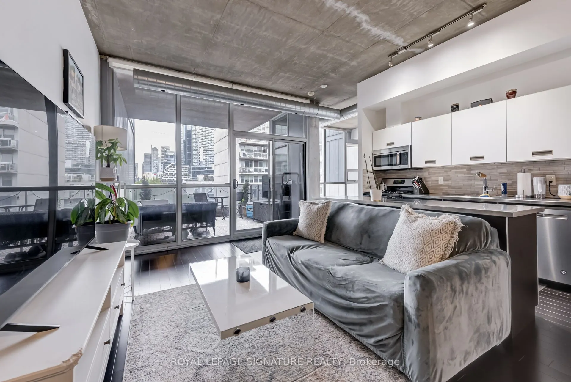 60 Bathurst Street, #707