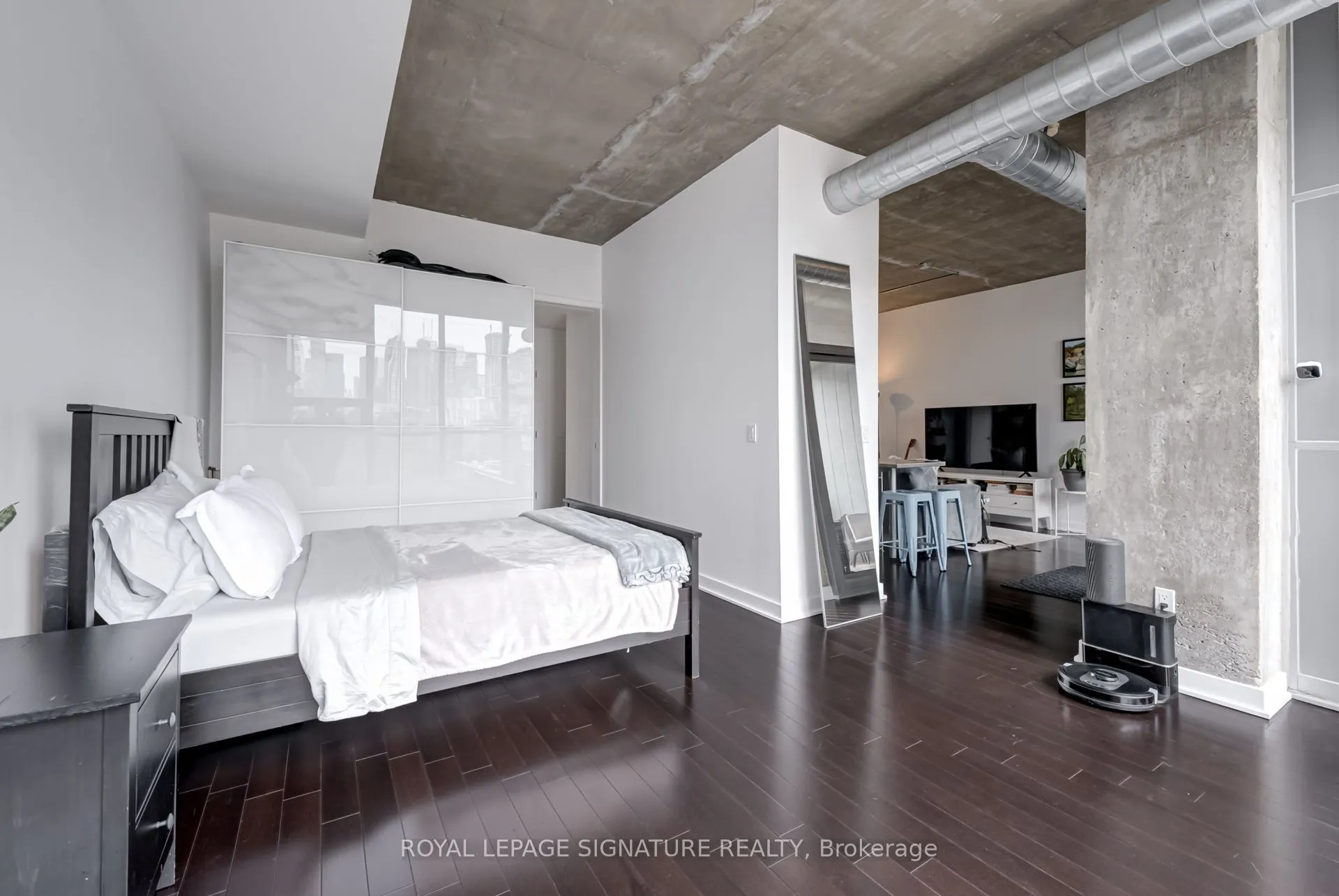 60 Bathurst Street, #707