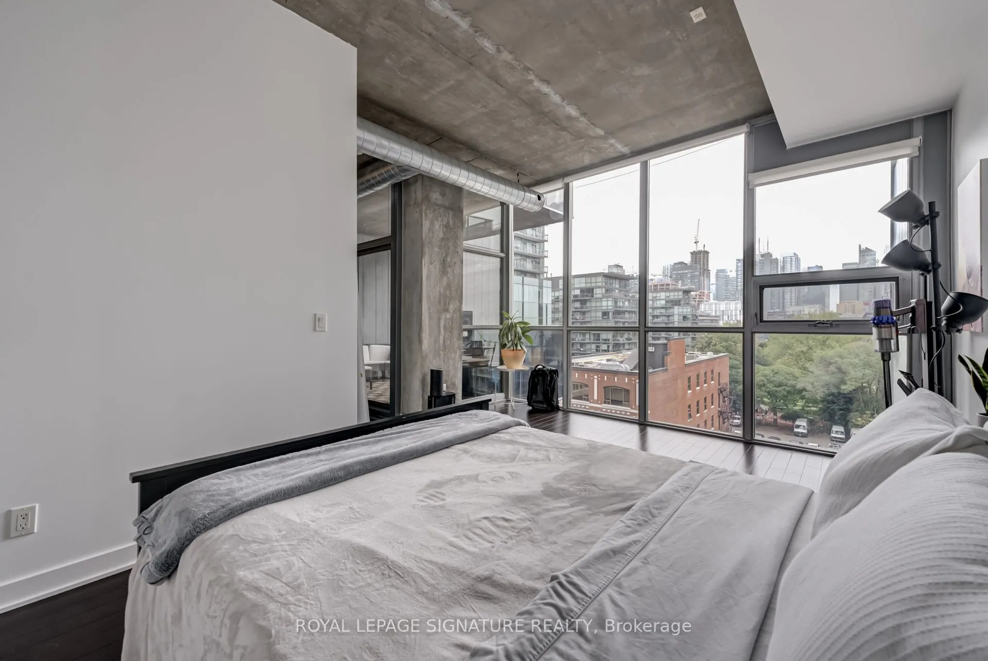 60 Bathurst Street, #707