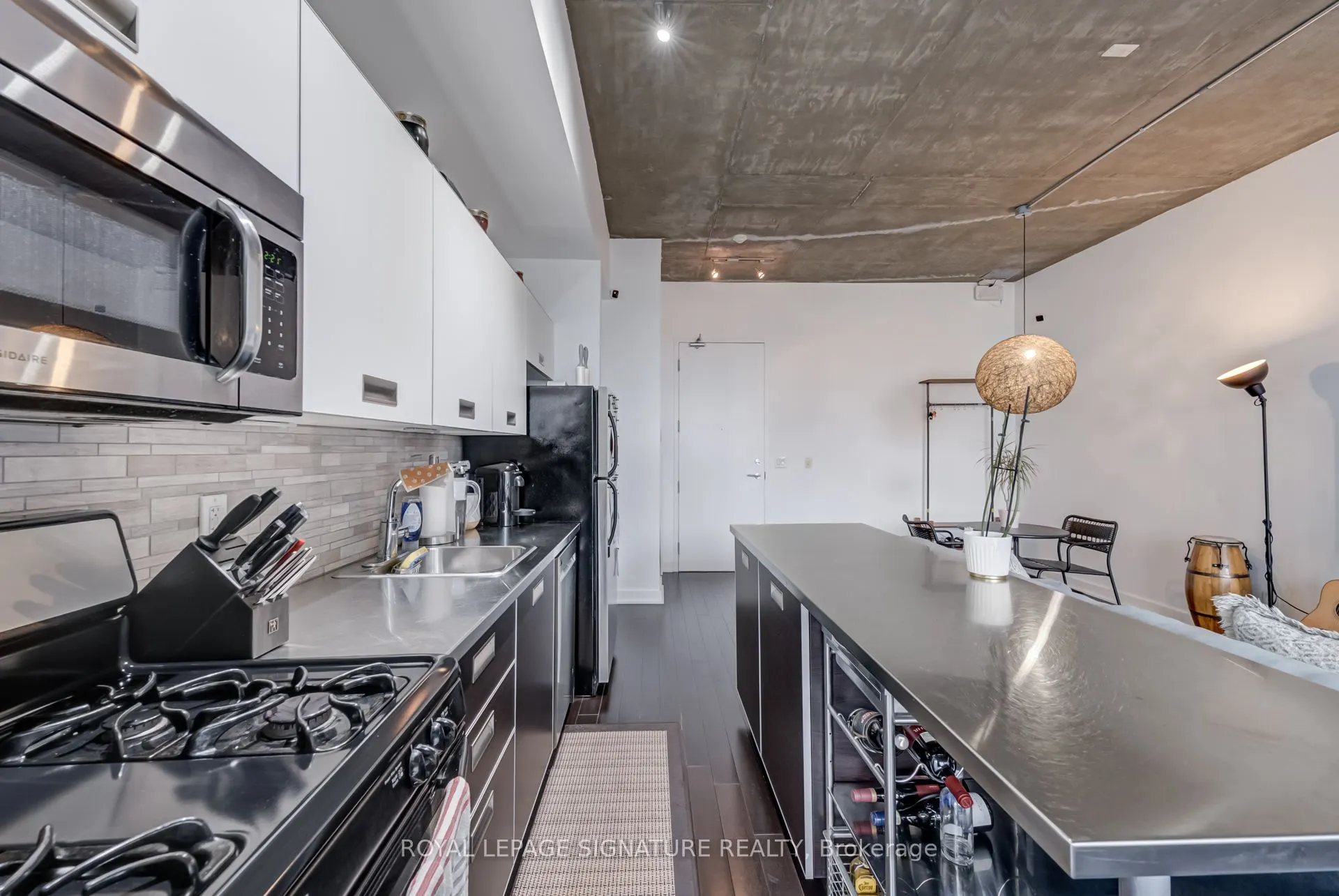60 Bathurst Street, #707