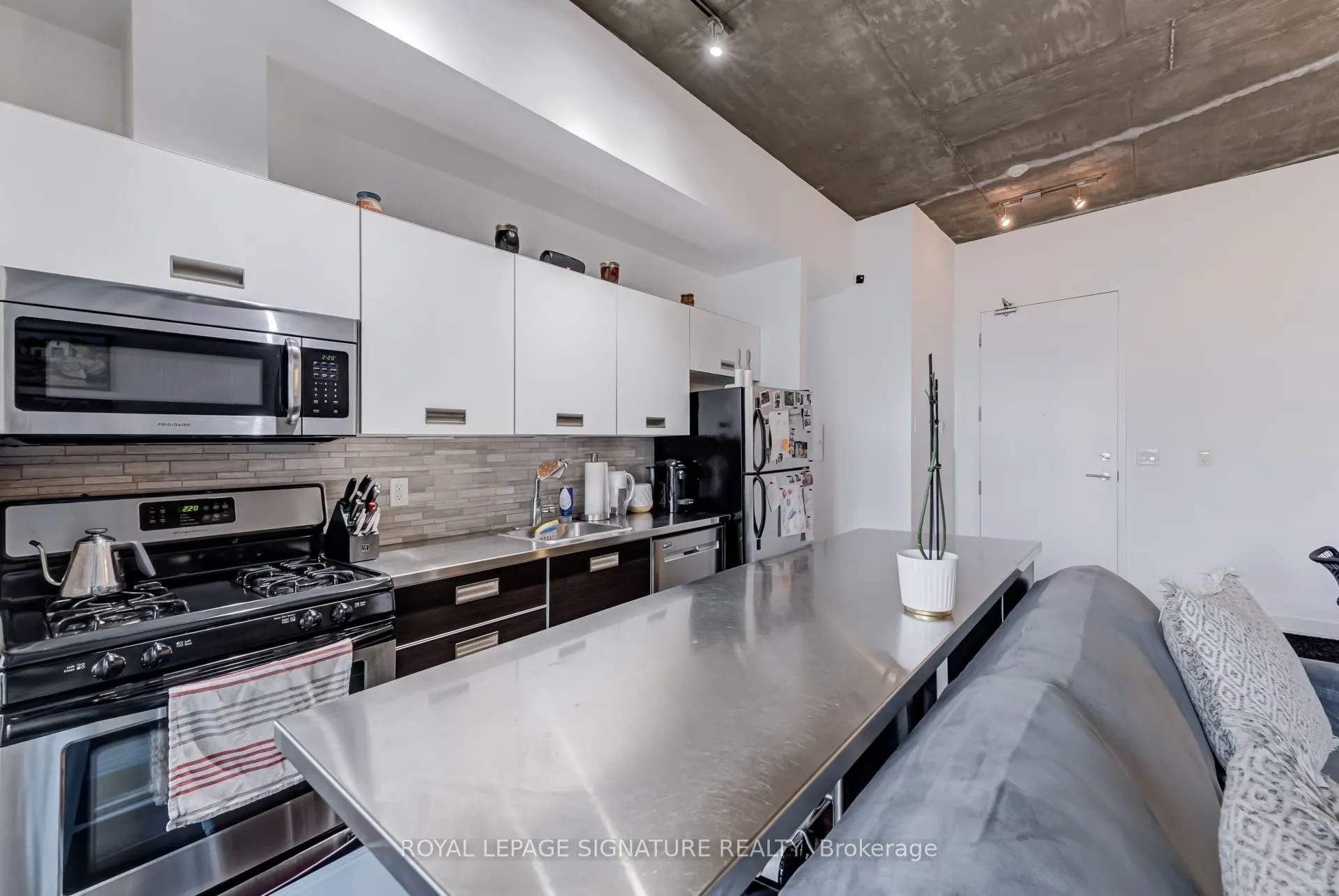 60 Bathurst Street, #707