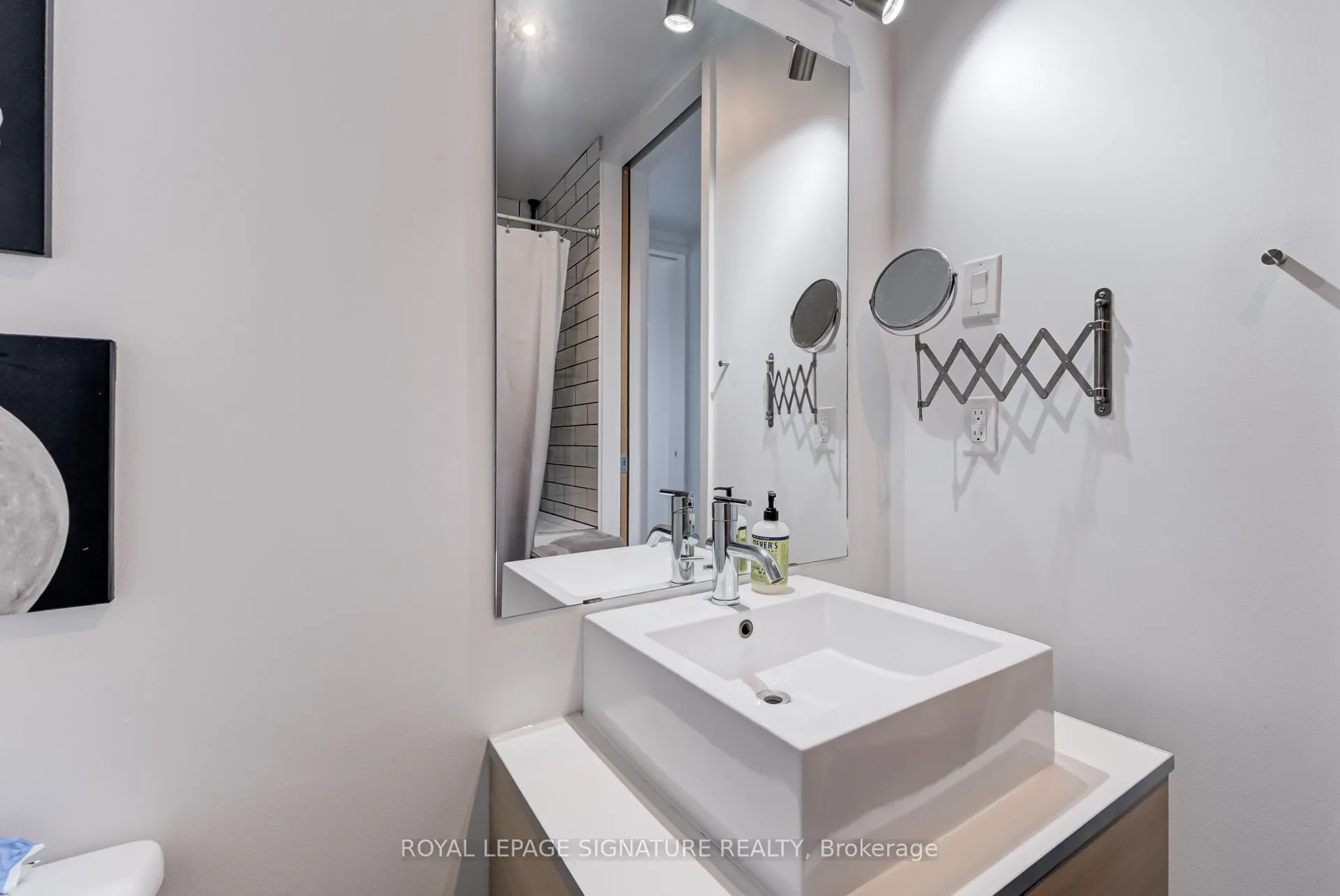 60 Bathurst Street, #707