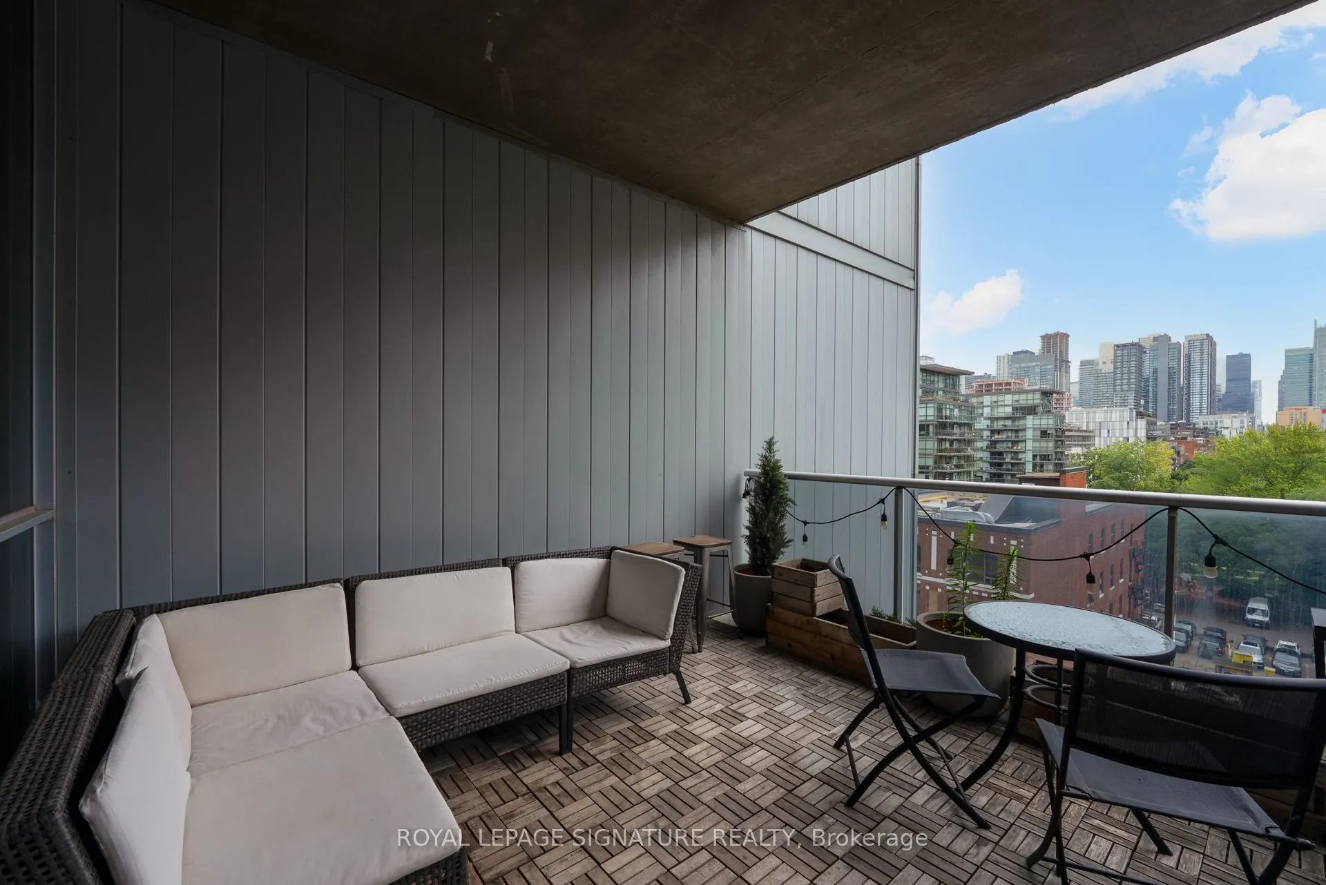 60 Bathurst Street, #707