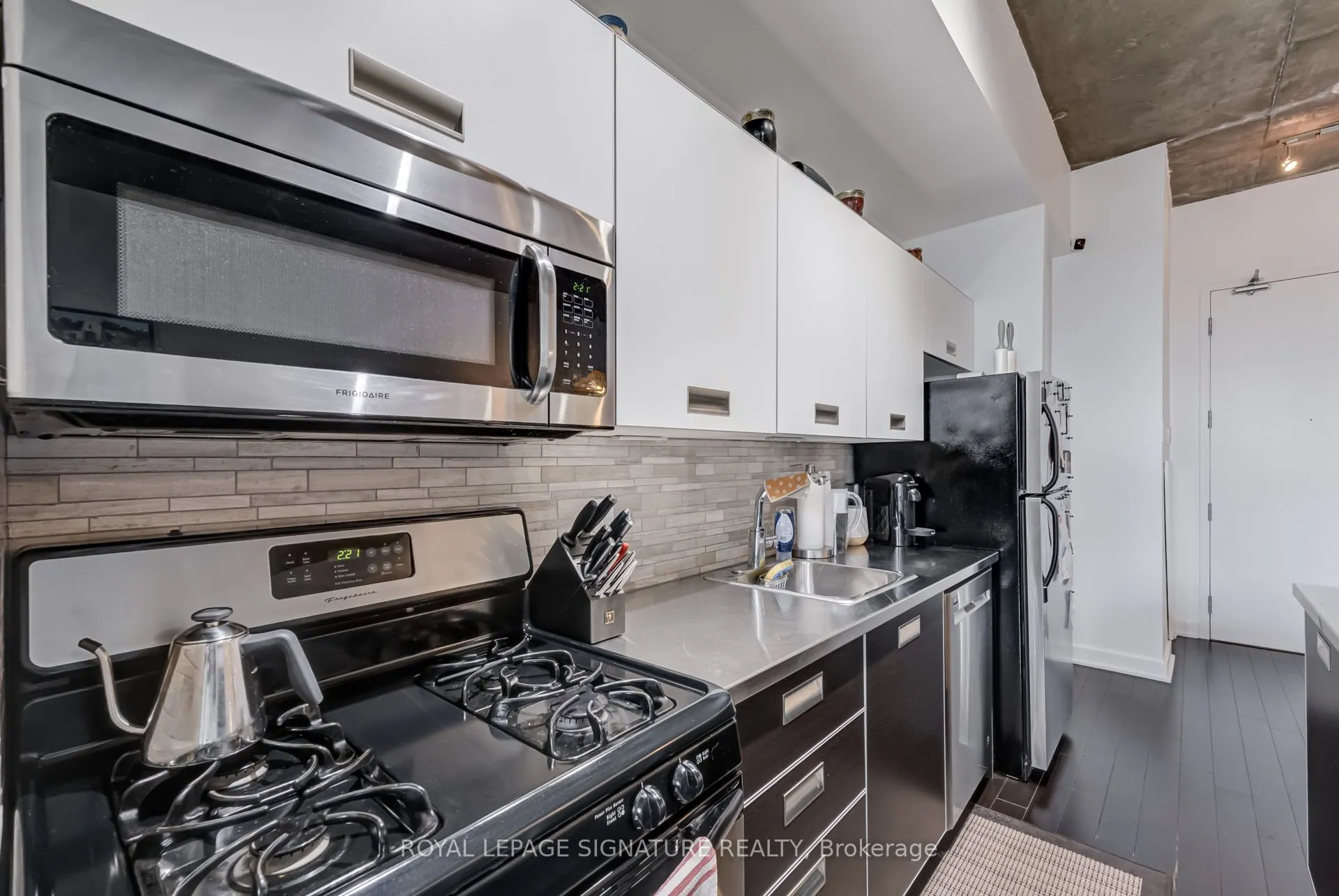 60 Bathurst Street, #707